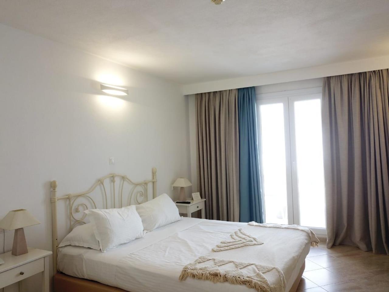 Saint George Hotel Chrisi Akti  Exterior photo